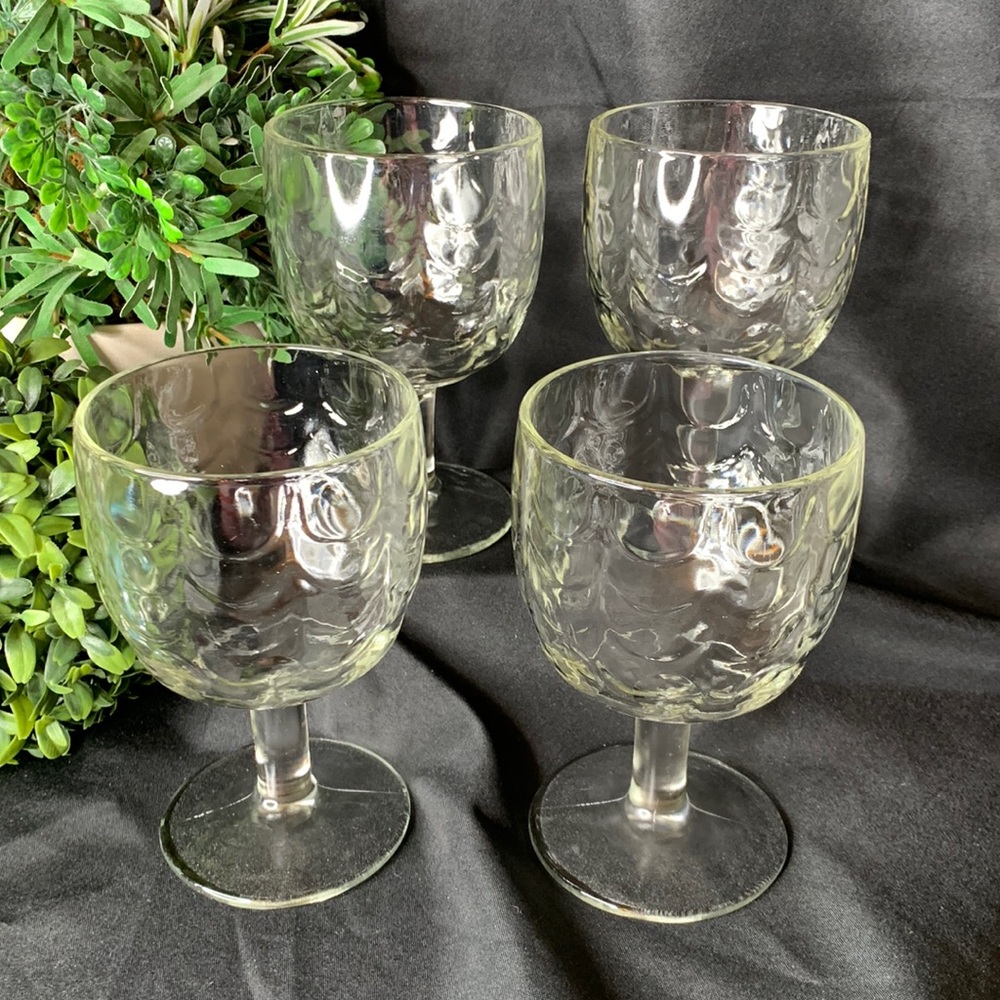 Set of 4 vintage drape optic thumbprint water goblets / glasses